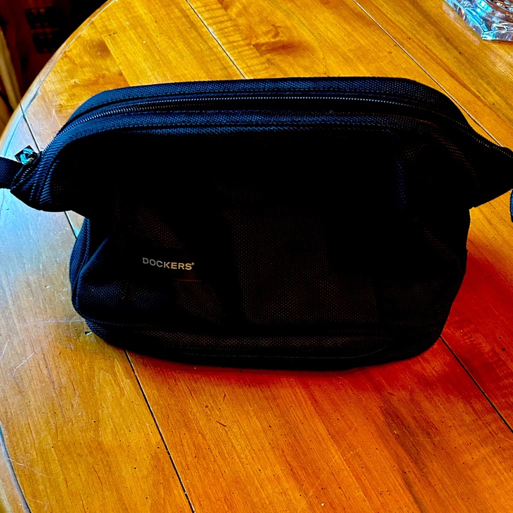 Dockers Men’s Black Travel Vacation Zipper Bag with matching Grooming Set.